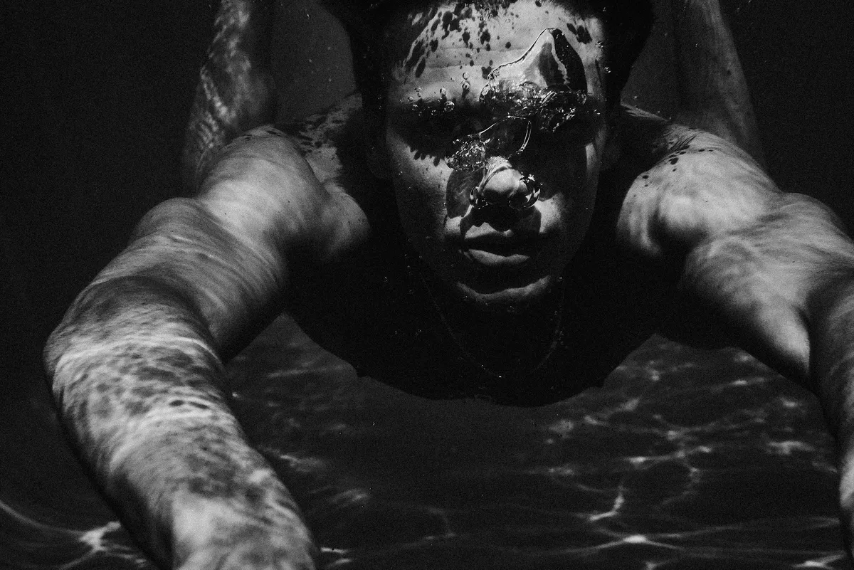 Drowning – Editorial work by Nicolas Burri Studio